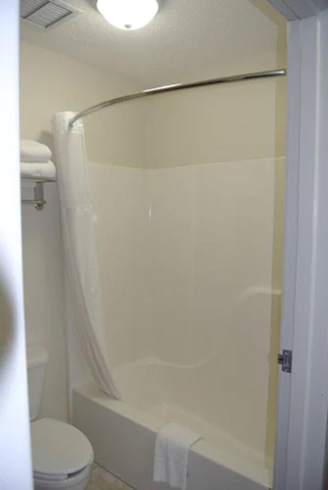 Quality Inn & Suites Arnold - St Louis photo 28