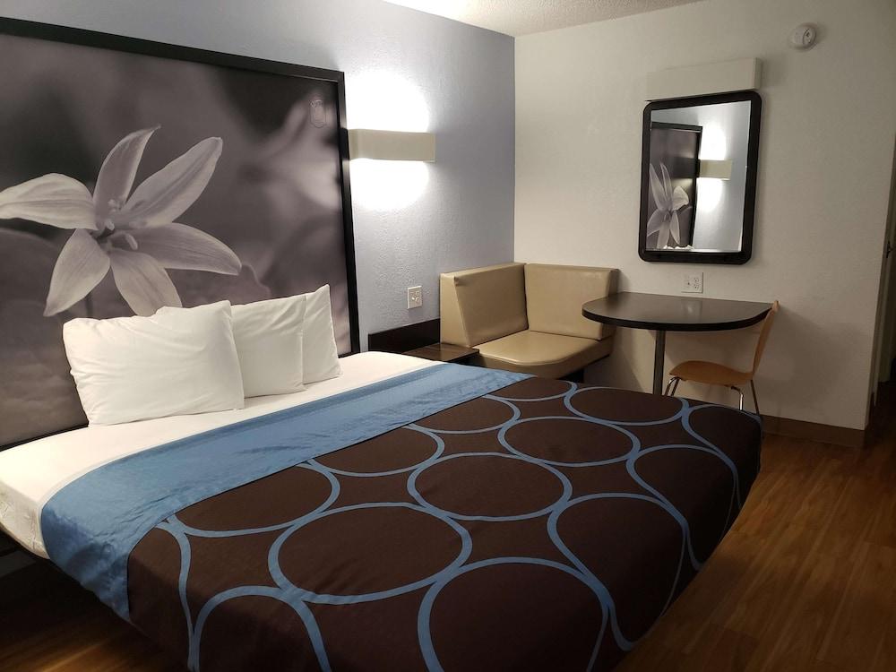 Super 8 by Wyndham Fort Smith photo 5