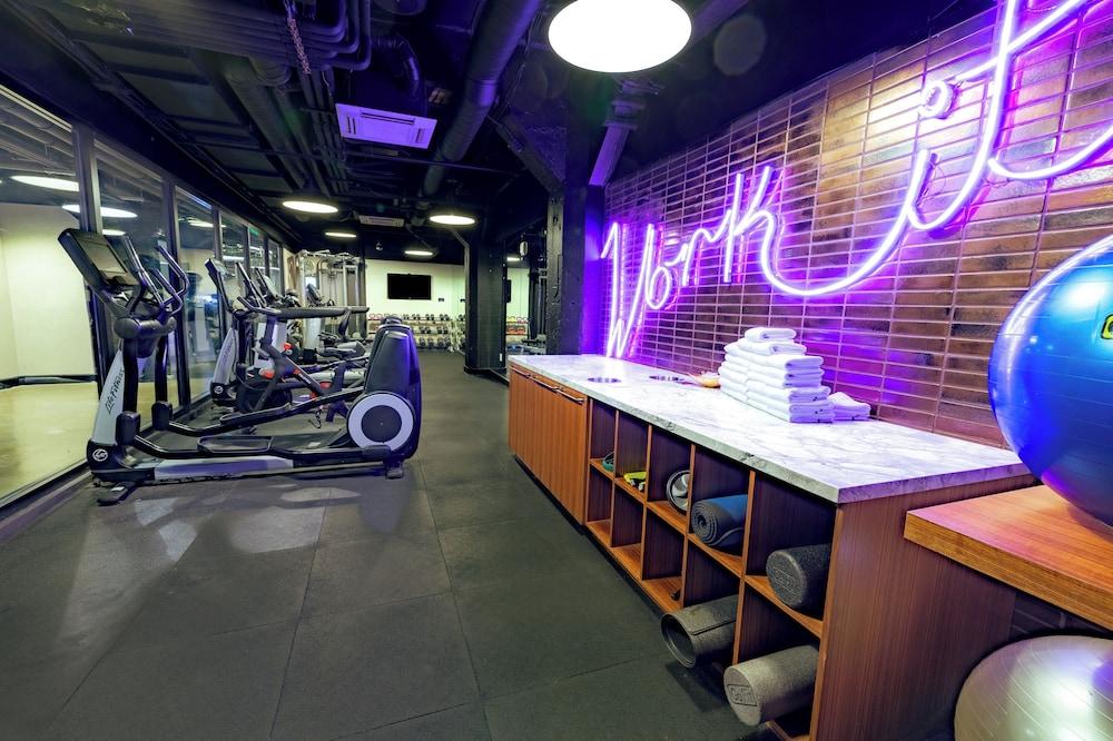 Axiom Hotel photo 28