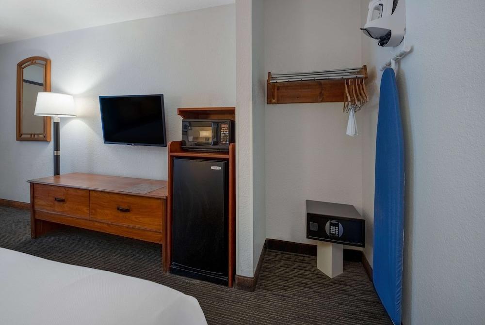Days Inn by Wyndham Encinitas Moonlight Beach photo 3