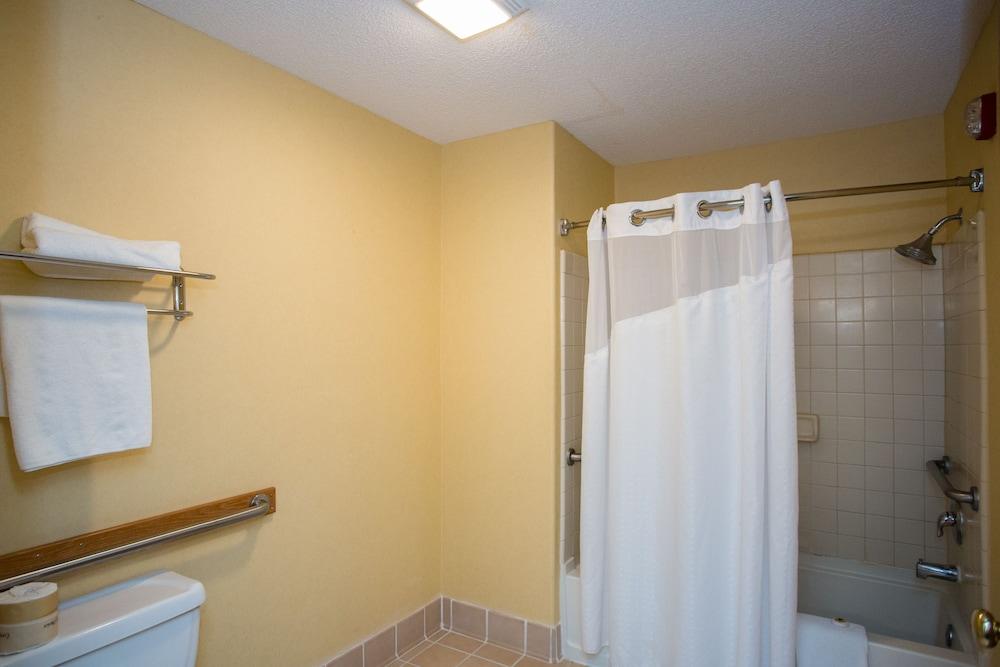 Vagabond Inn Executive - Green Valley photo 16