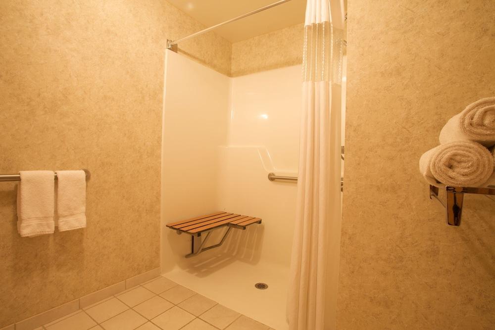 Cousins Country Inn photo 43