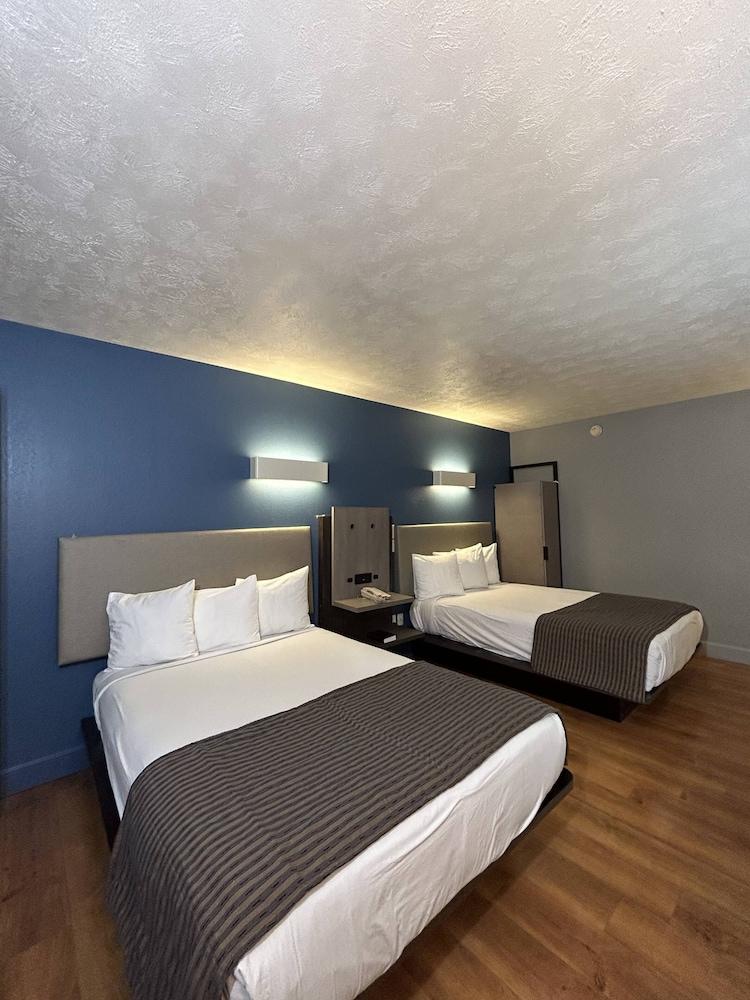 Rodeway Inn Emporia photo 7