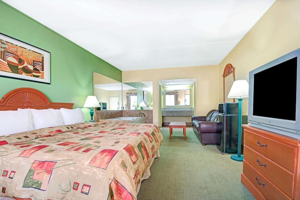 Super 8 by Wyndham Nashville Near Downtown / I-40 photo 4