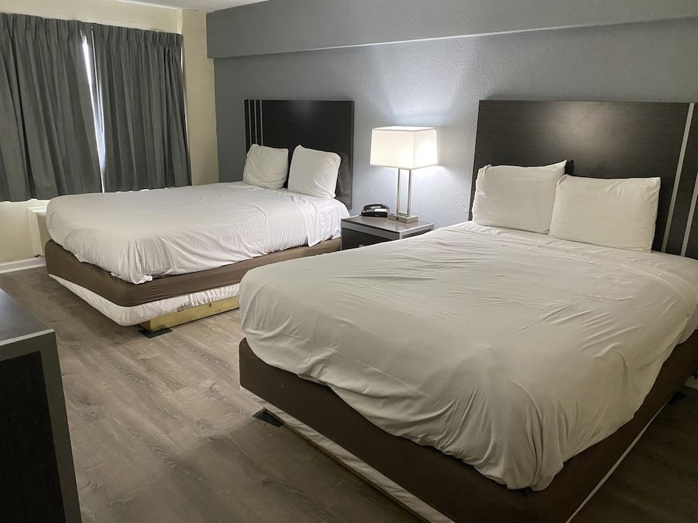 Red Carpet Inn & Suites photo 20