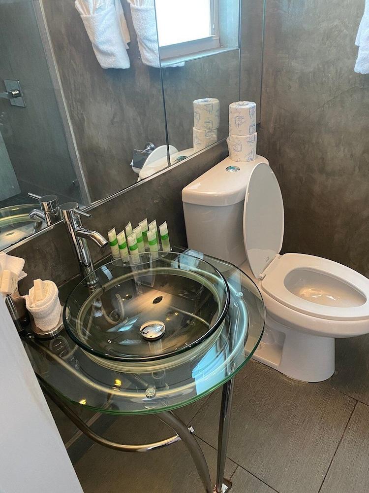M Hotel photo 33