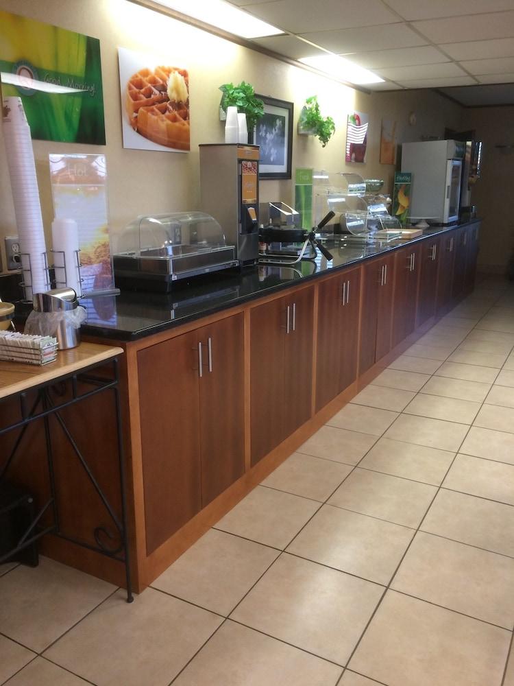 Quality Inn Manning I-95 photo 21