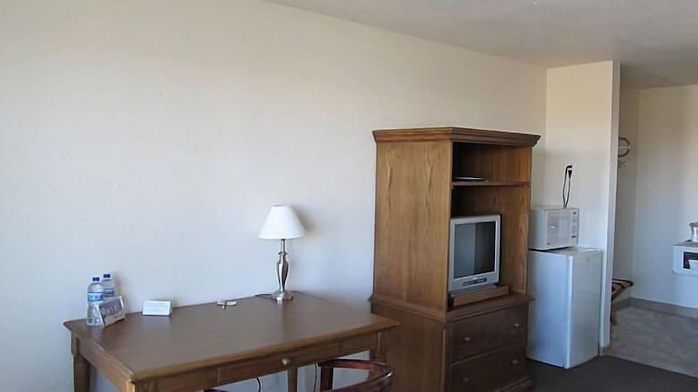 Sagebrush Inn photo 11