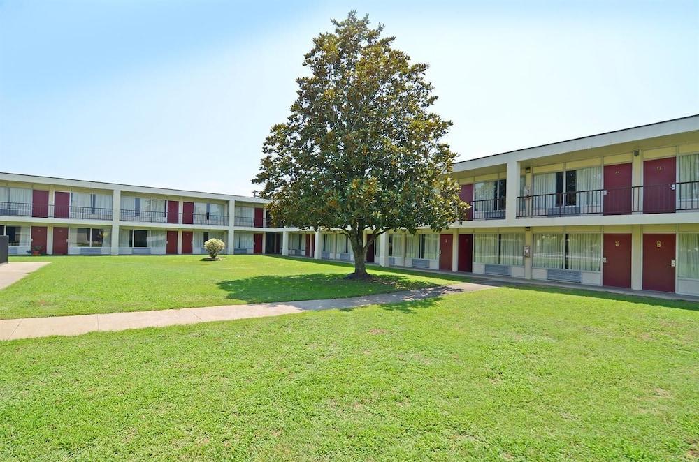 Americas Best Value Inn Wilson photo 13