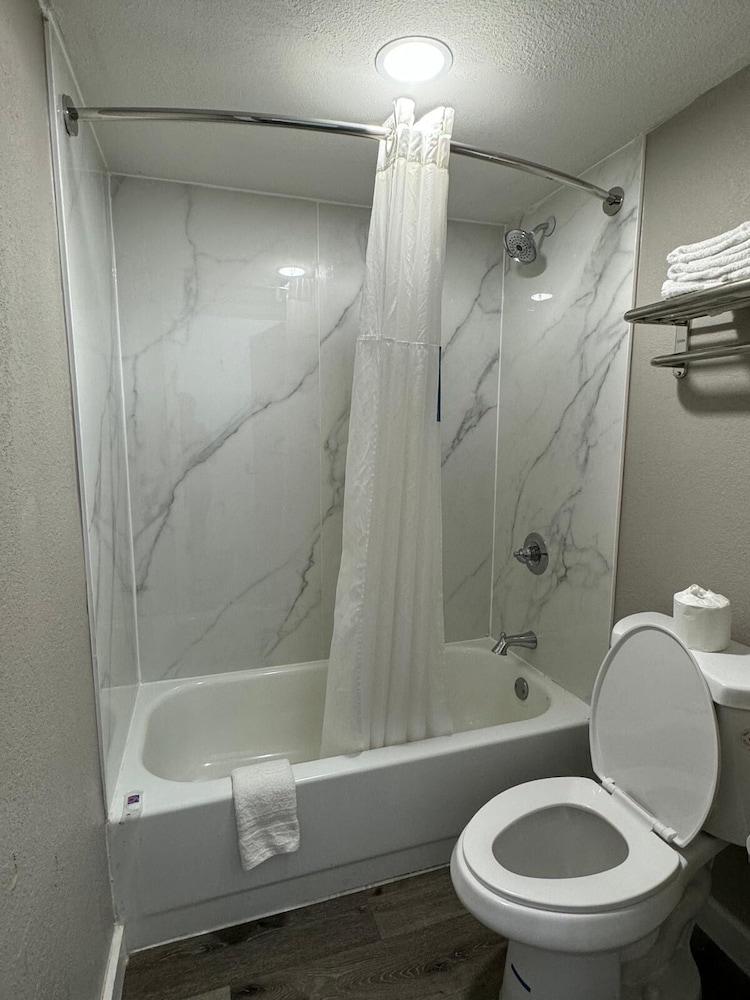 Motel 6 Greenwood, MS photo 12