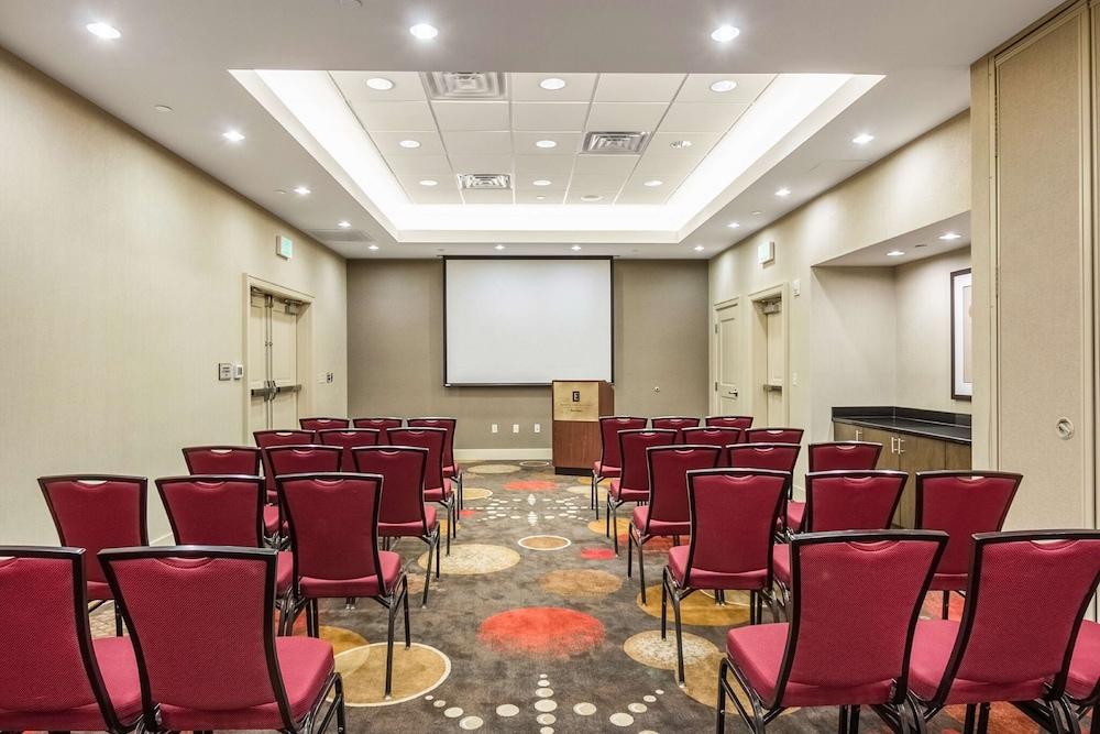 Embassy Suites Newark Airport photo 33