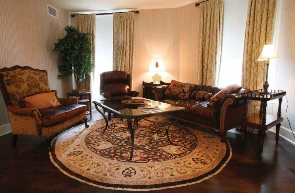 The Martha Washington Inn And Spa photo 12