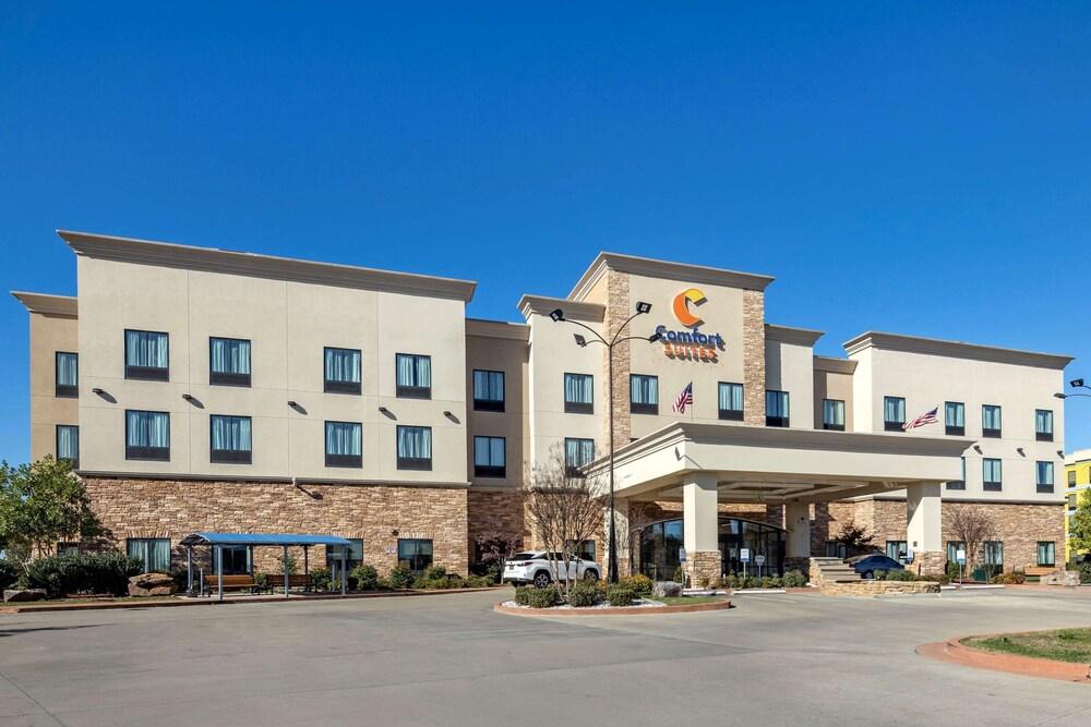 Comfort Suites Batesville photo 31