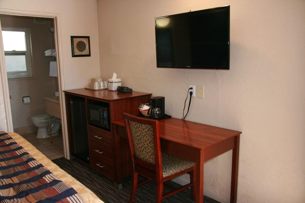 Civic Center Lodge photo 39