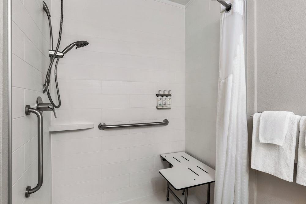 Holiday Inn Express & Suites Live Oak by IHG photo 24