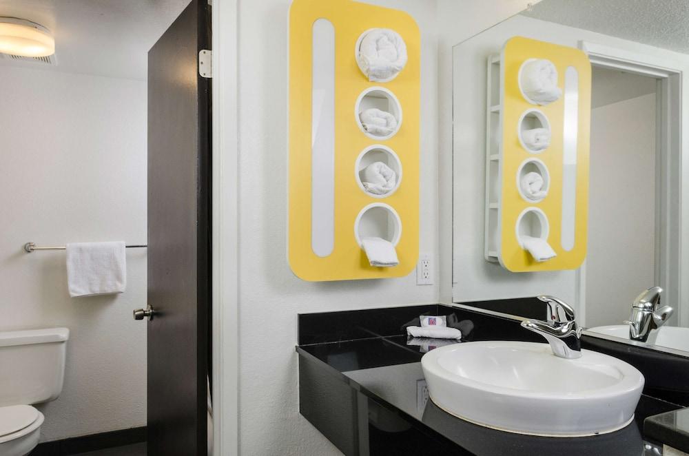 Ramada by Wyndham Merced photo 20