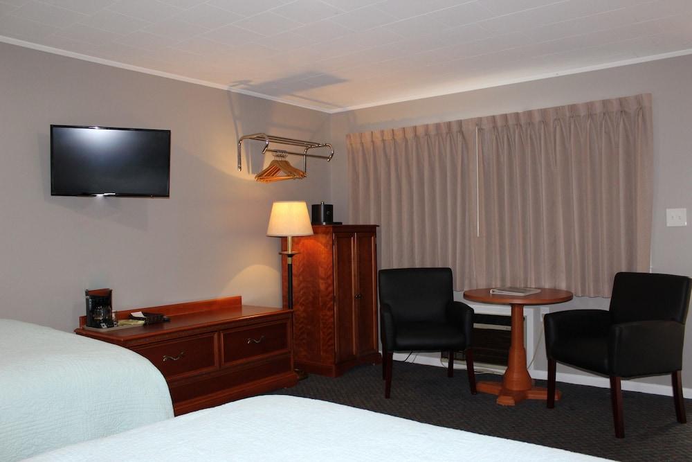 Admiral Motel photo 8