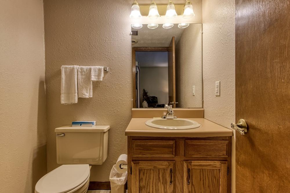 Pinecrest Hotel B photo 17