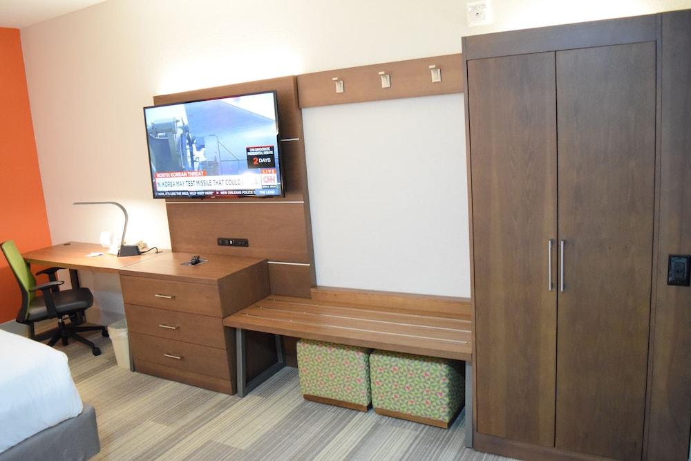 Holiday Inn Express Hotel & Suites West I 10 by IHG photo 51
