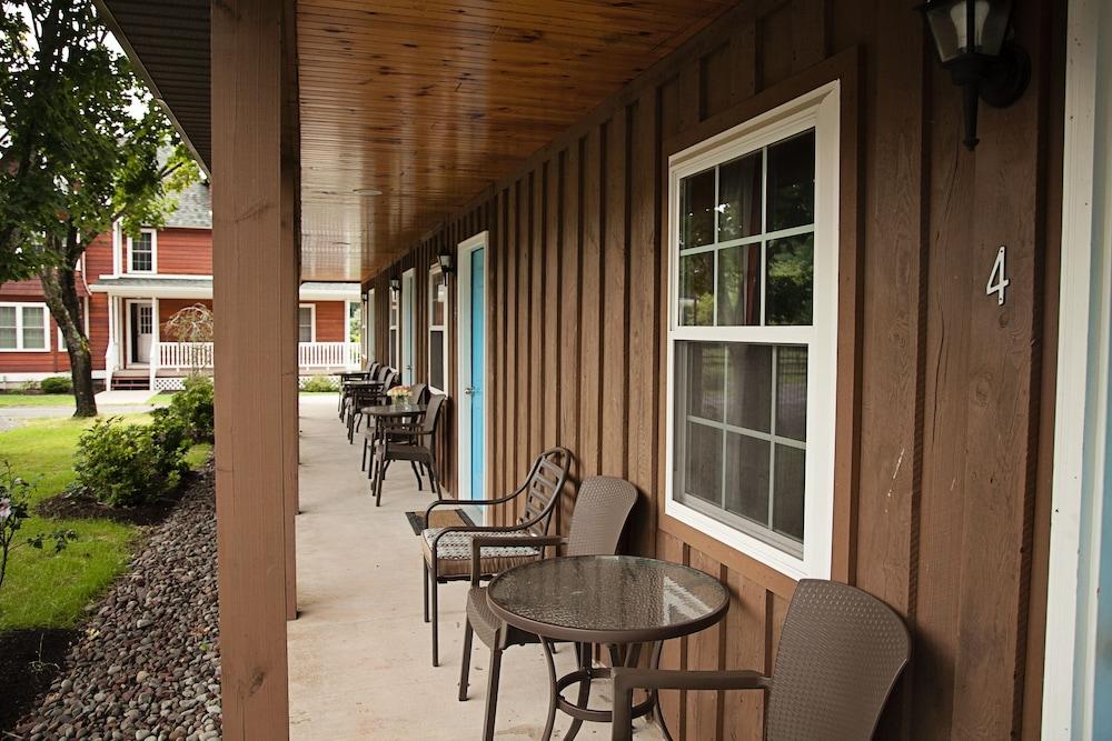 Blue Hill Lodge photo 67