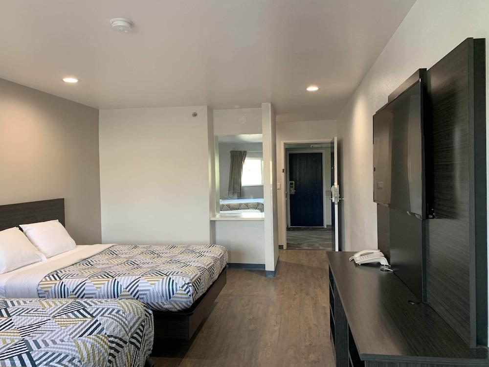 Motel 6 Bullhead City, AZ photo 2