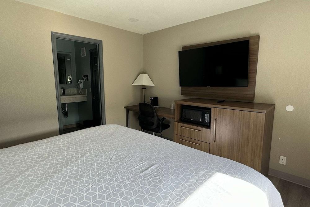 Baymont by Wyndham Coalinga photo 8