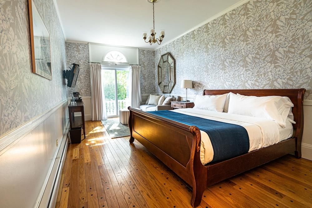 Homeport Inn and Tavern photo 24