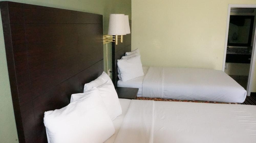 Regency Inn photo 13