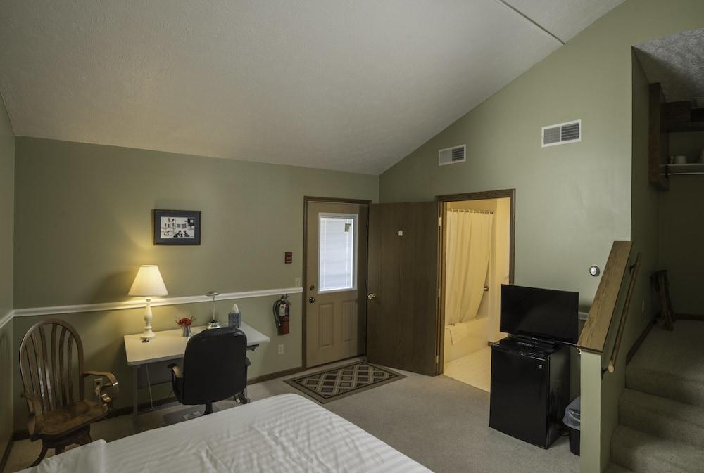 Sugarcreek Village Inn photo 32