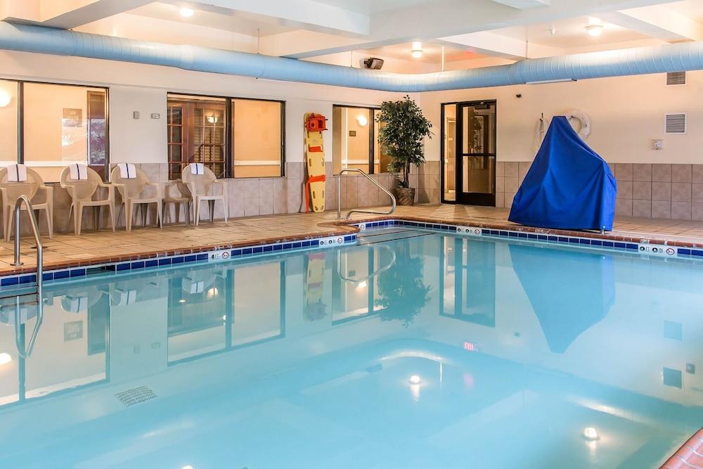 Comfort Suites Wixom - Novi photo 33