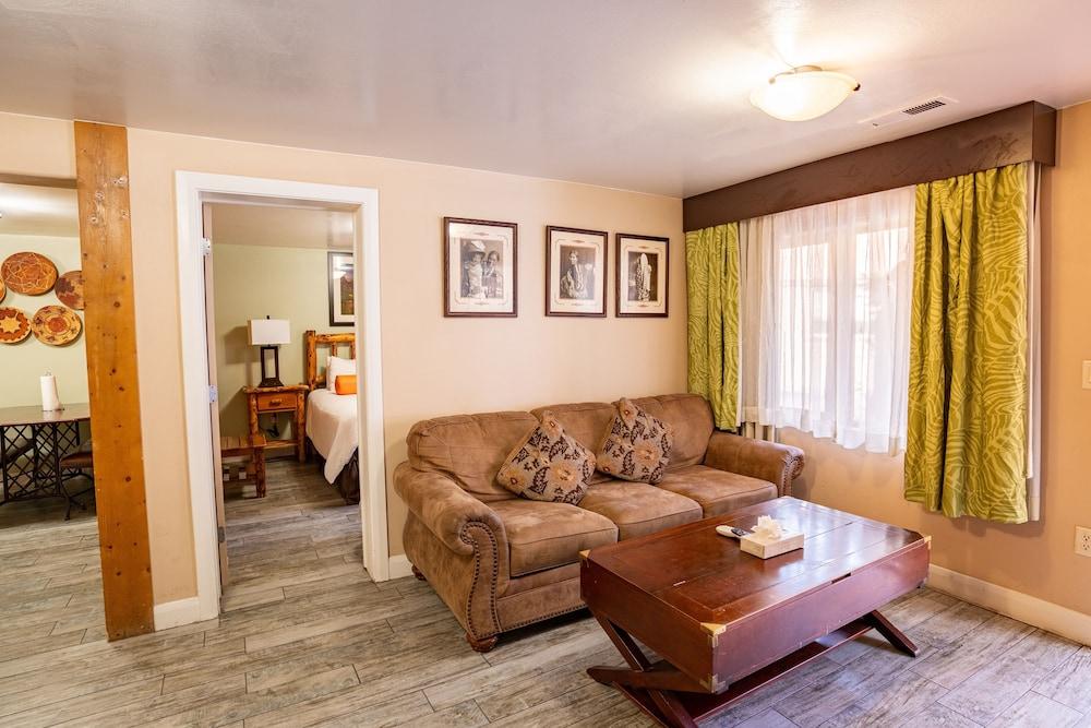 Petty Ranch Inn photo 47