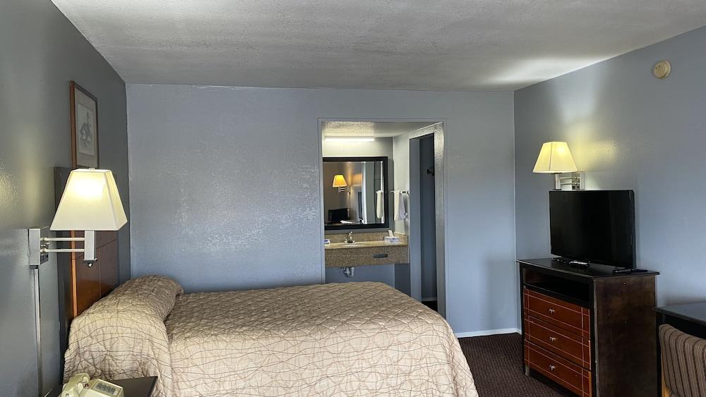 Wilshire Inn photo 11