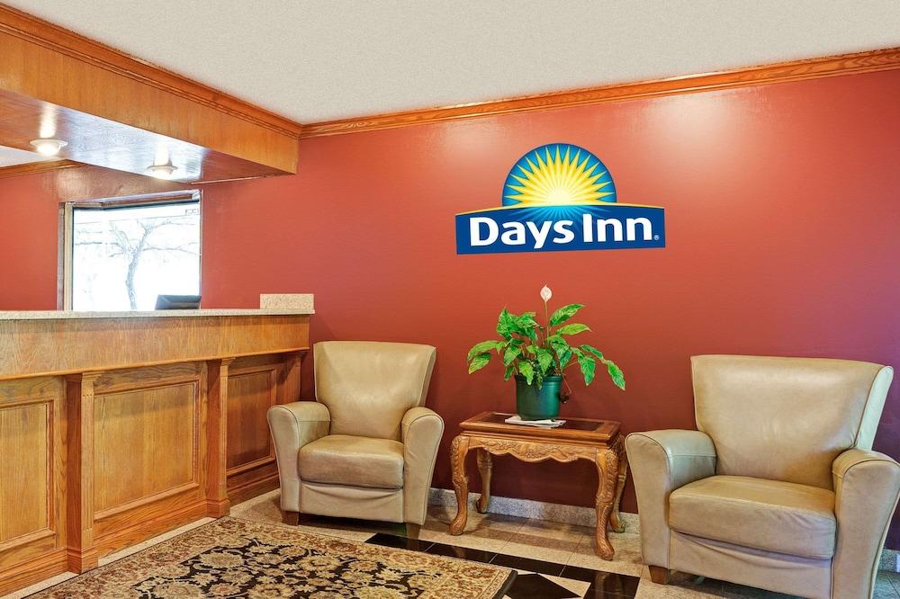 Days Inn & Suites by Wyndham Monroe photo 6