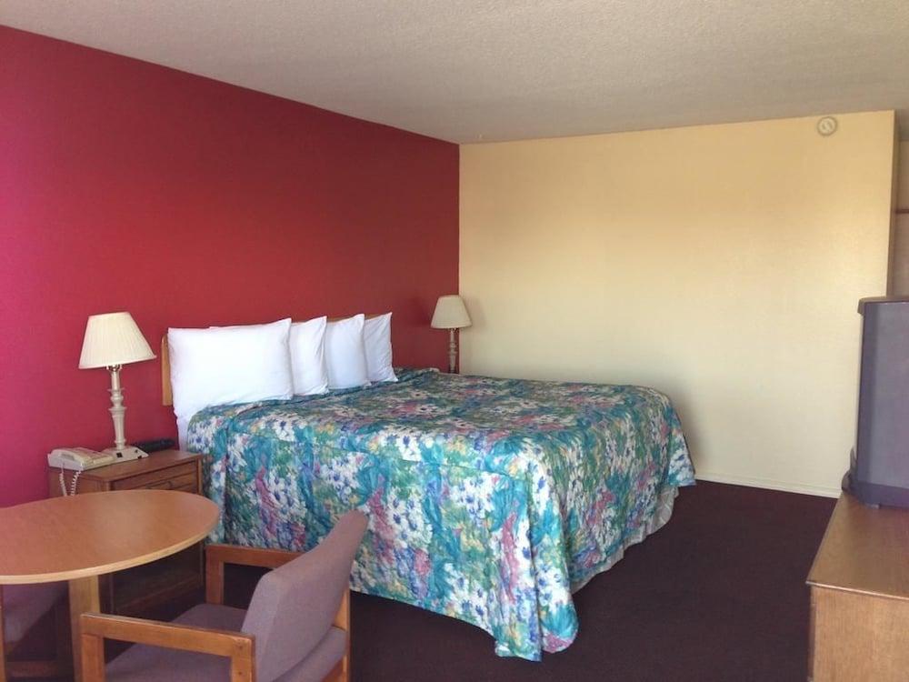 Super 7 Inn Siloam Springs photo 4