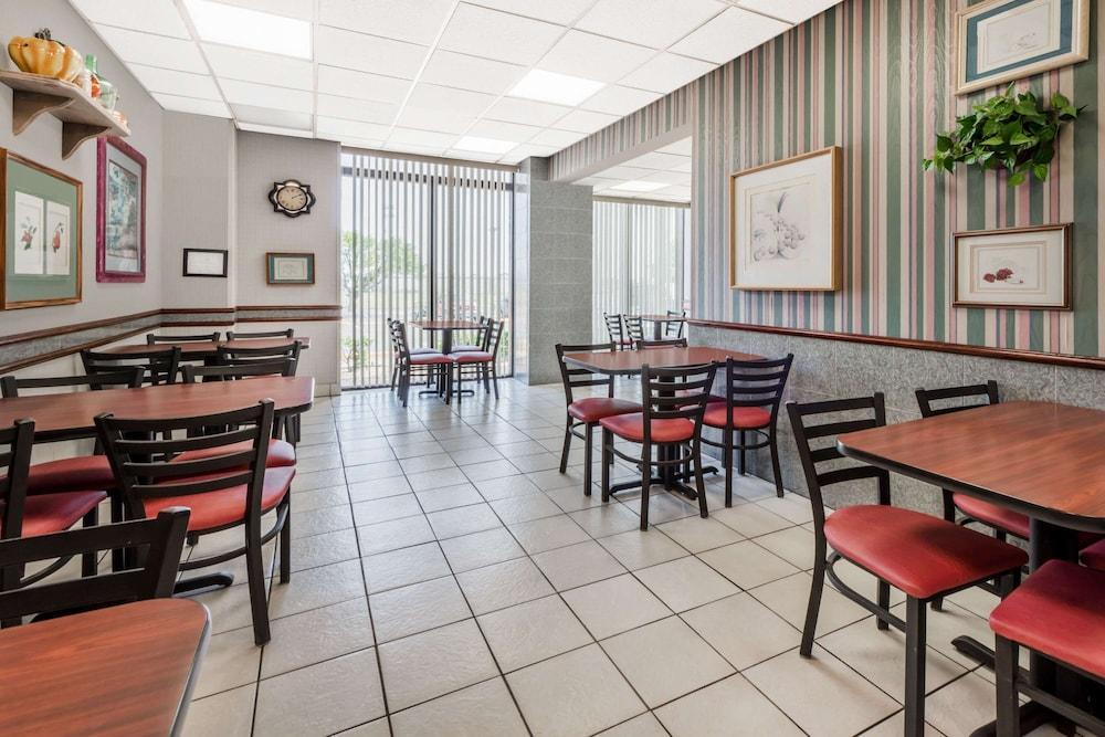 Days Inn by Wyndham Amarillo East photo 18