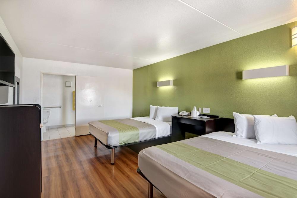 Motel 6 Dallas, TX - Forest Lane photo 4