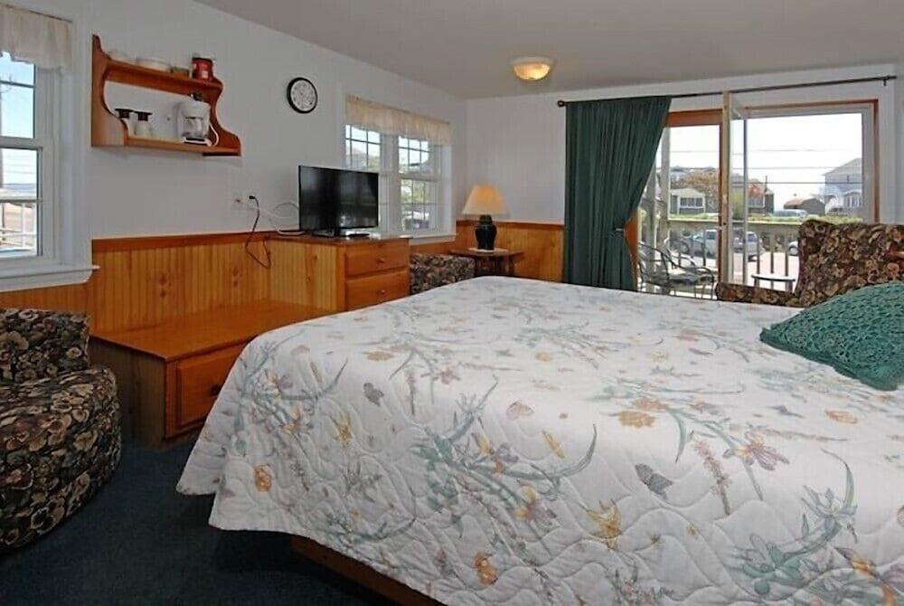 Moody's Motel & Cottages photo 34