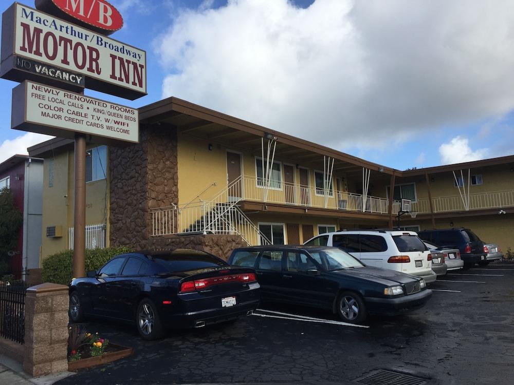 M B Motor Inn photo 1