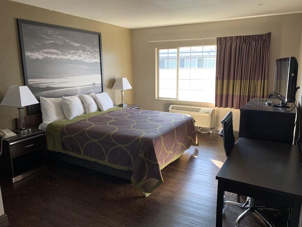 Skyways Hotel photo 1