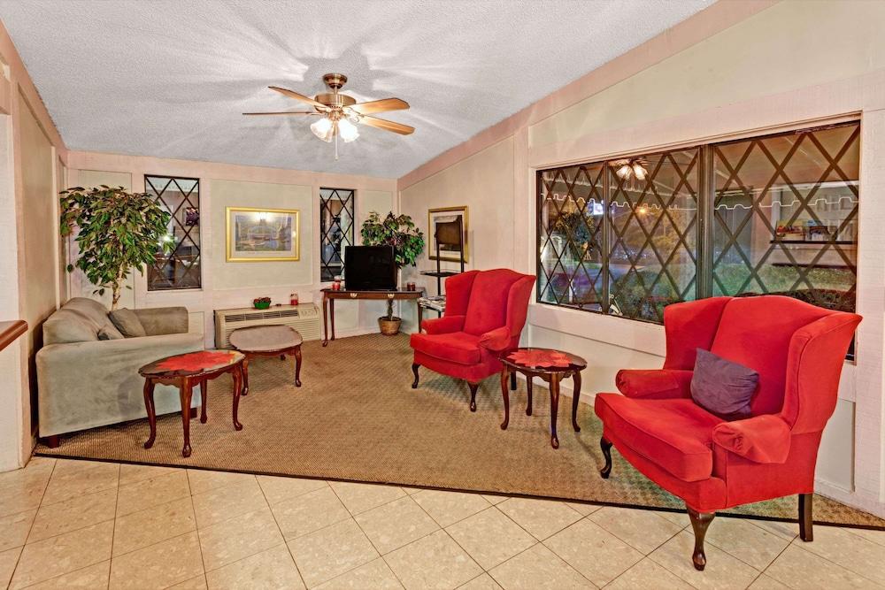 Knights Inn Austell photo 18