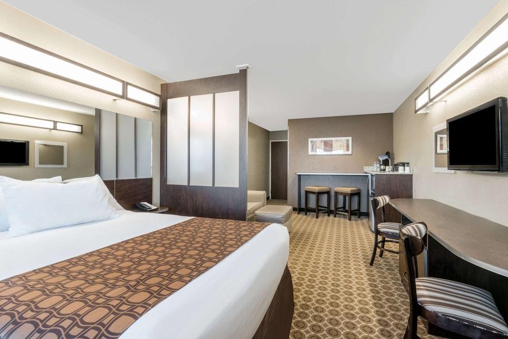 Microtel Inn & Suites by Wyndham Dickinson photo 19