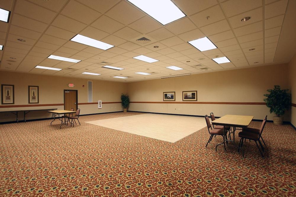 Boarders Inn & Suites by Cobblestone Hotels - Shawano photo 33