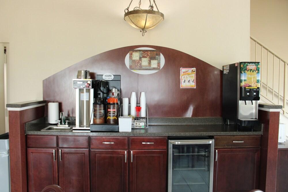 Boarders Inn & Suites photo 33