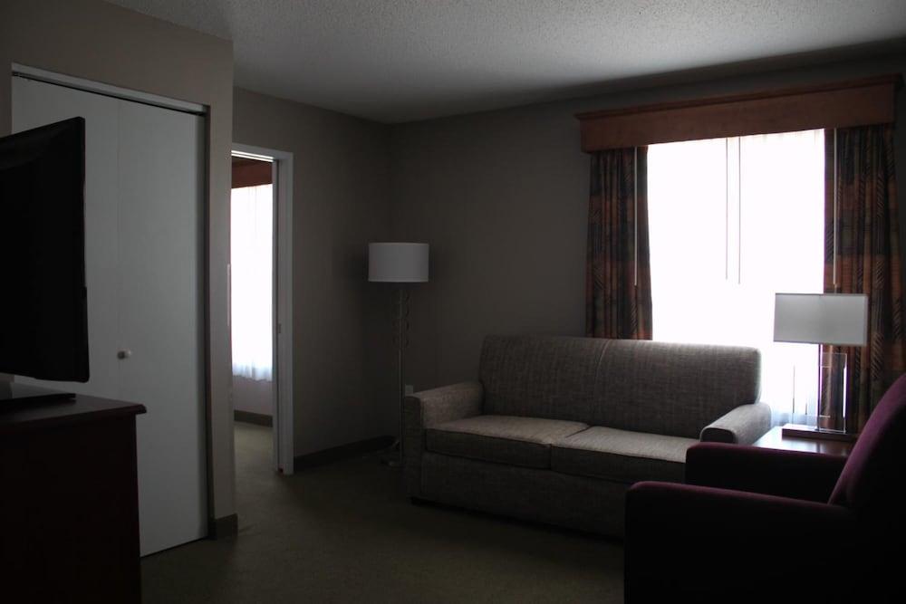 GrandStay Hotel & Suites photo 23