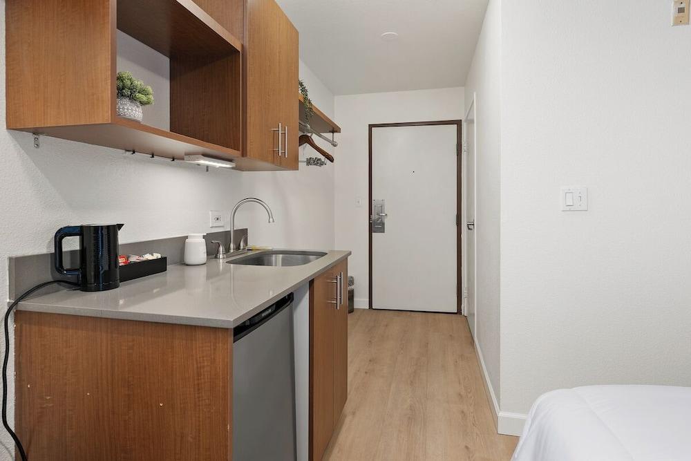 Little Italy Inn - Limited Service Apart Hotel photo 4
