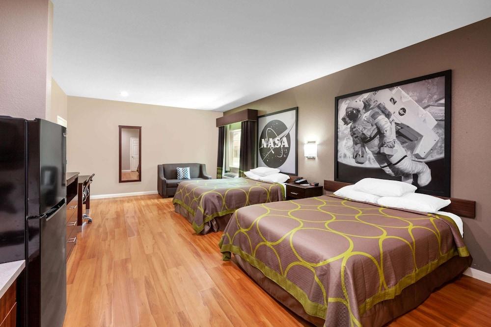 Super 8 by Wyndham Houston Northwest Cypress photo 2