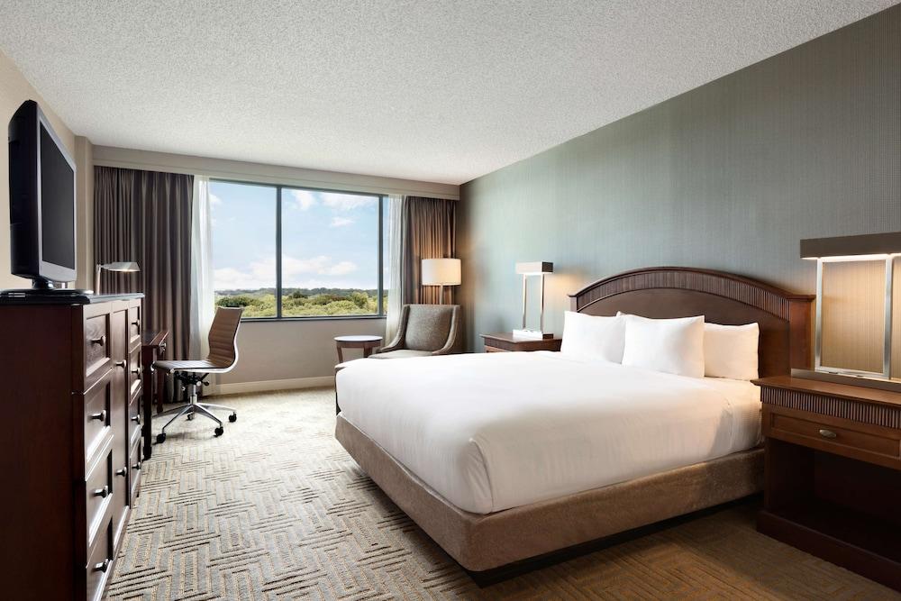 Hilton East Brunswick Hotel & Executive Meeting Center photo 11