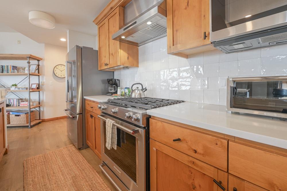 The Lodge at Mountaineer Square, A Vail Resorts Property photo 100