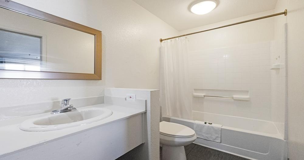 Budget Inn and Suites photo 19