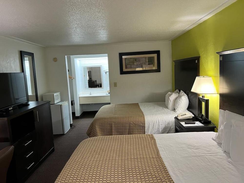 Driftwood Inn photo 5